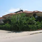 Mg Moms Hotel